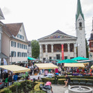 Gute Stimmung auf dem Nachtflohmarkt