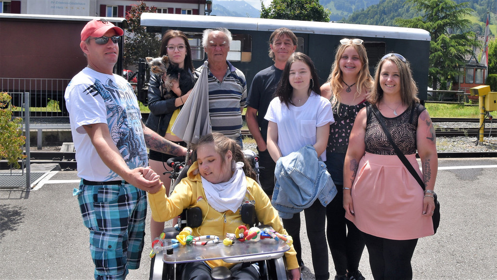 Jennifer Polzhofer _mitte_ brachte ihre ganze Familie mit.JPG