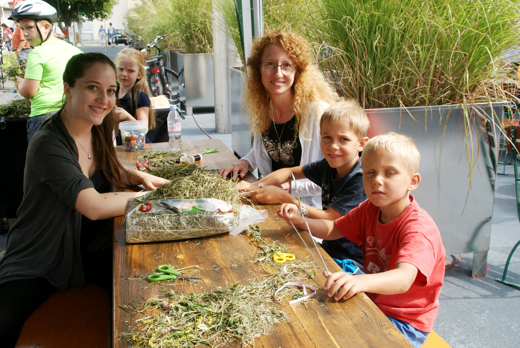 Duftemde Kr__uterkr__nze wurden gebastelt.JPG