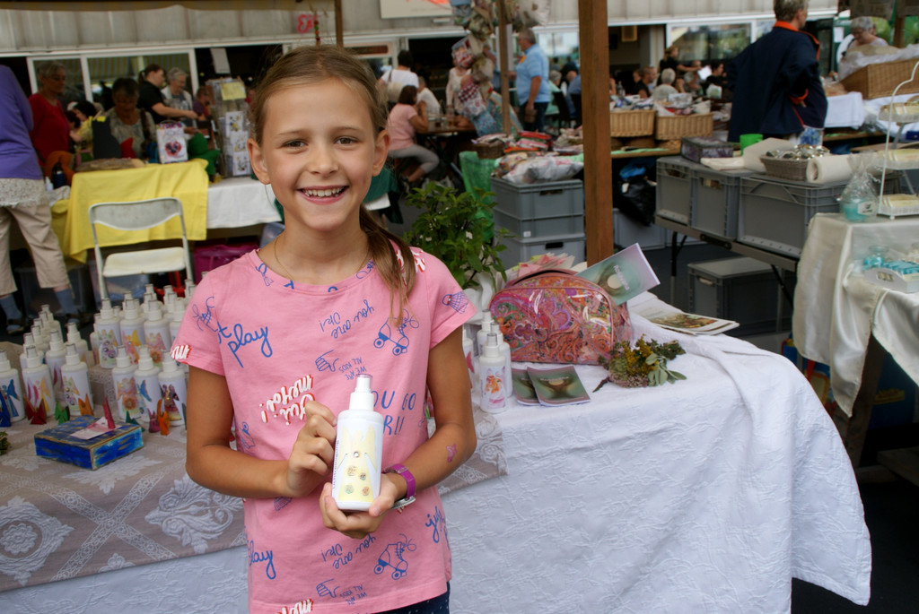 Sophia mit einer Engelessenz.JPG