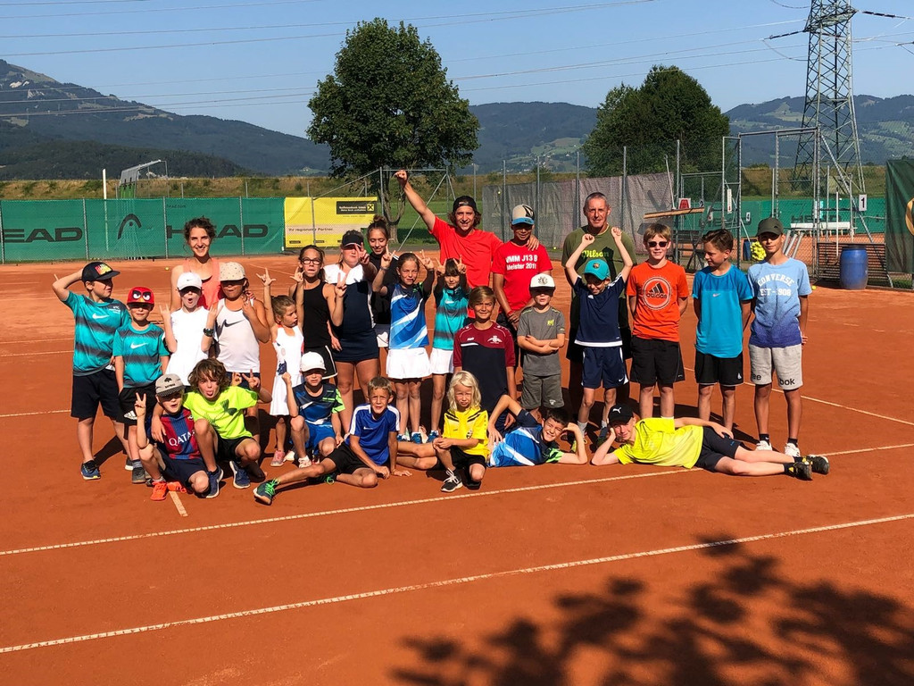 Happy tenniscamp2018a.jpg