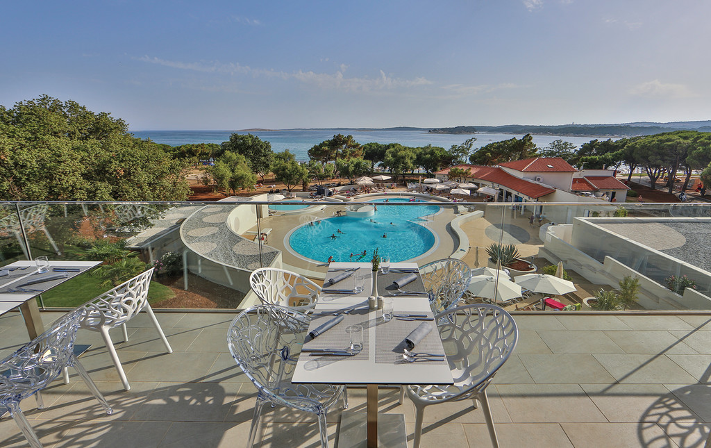 Park Plaza BelvedereTerrasse_Pool.jpg