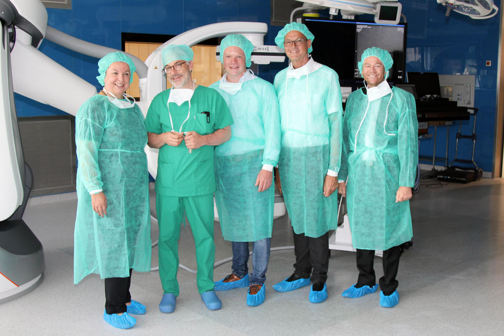 2Besuch_BM_Hartinger_Klein_KHBG_082018_Im_OPZentrum_LKHF.JPG