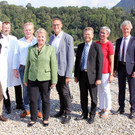 3Besuch_BM_Hartinger_Klein_KHBG_082018_Am_Dach_LKHFeldkirch.jpg