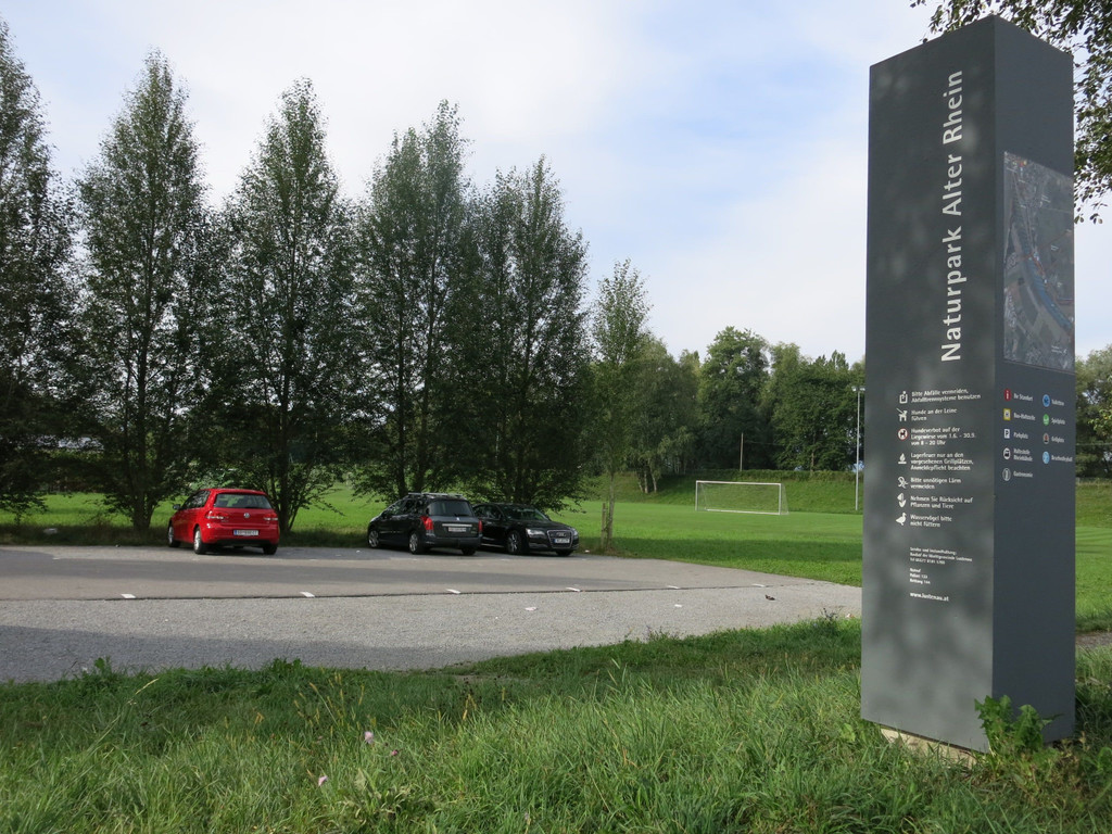 rhein_Parkplatz_Wiesenrain-min.jpg