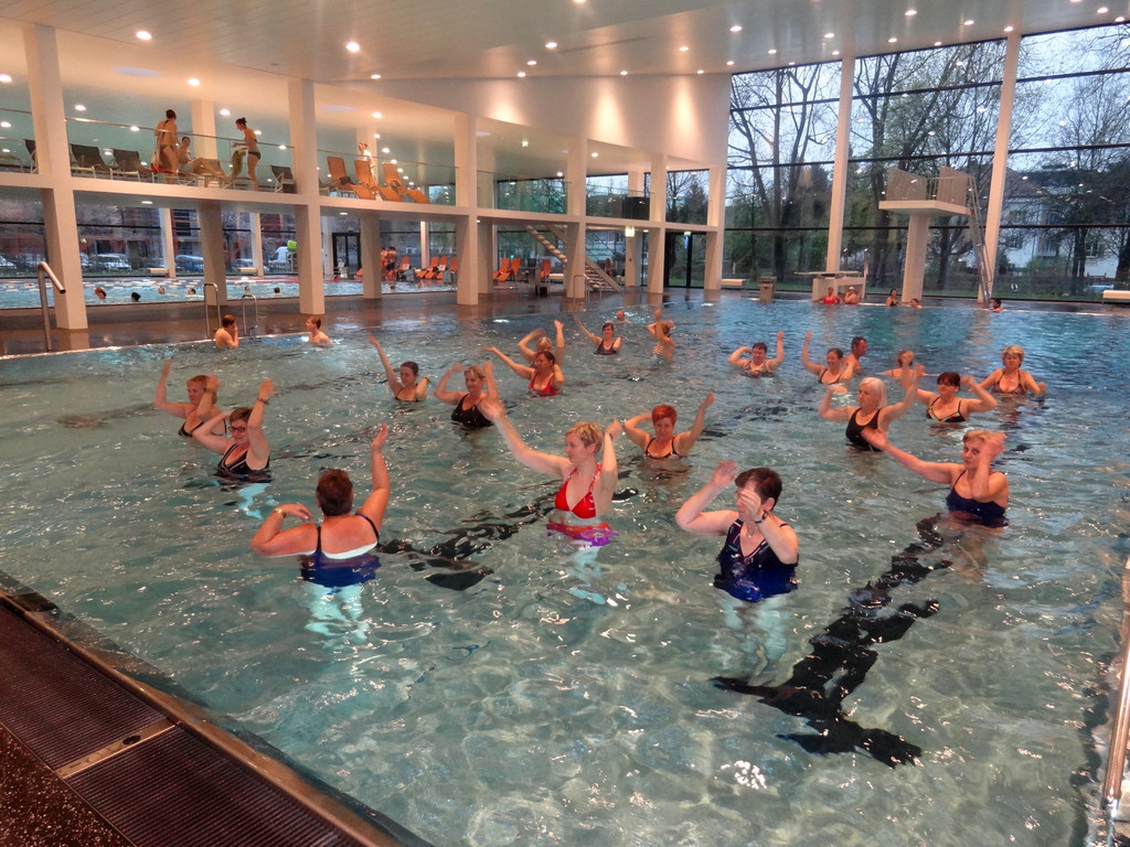 2014 Aquafit - Gruppe_ H__nde oben _2_.JPG