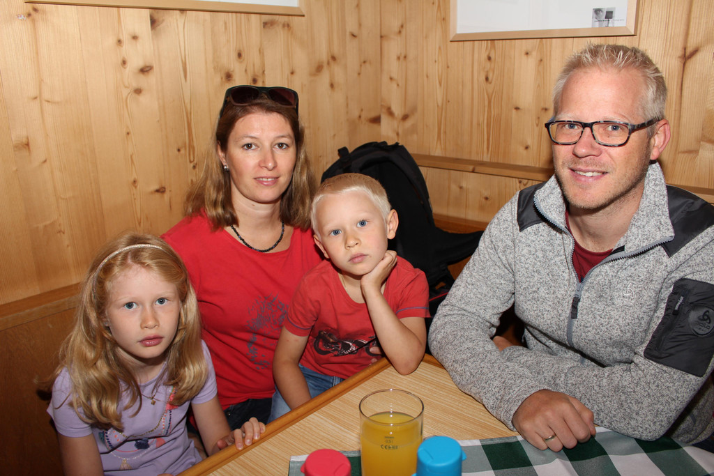 IMG_6328 Silvia und Guenther Seidel mit Kindern Katharina und Sebastian.JPG