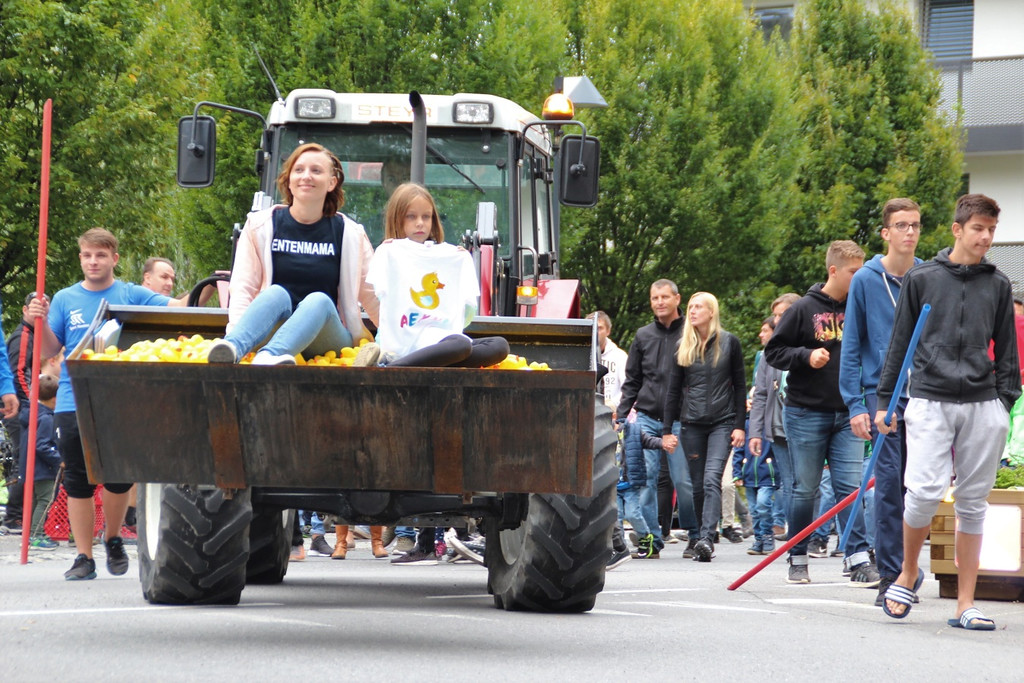 Duck Race 12b.jpg