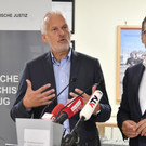 justizwahce arbeitsbedingungen strache moser.jpg