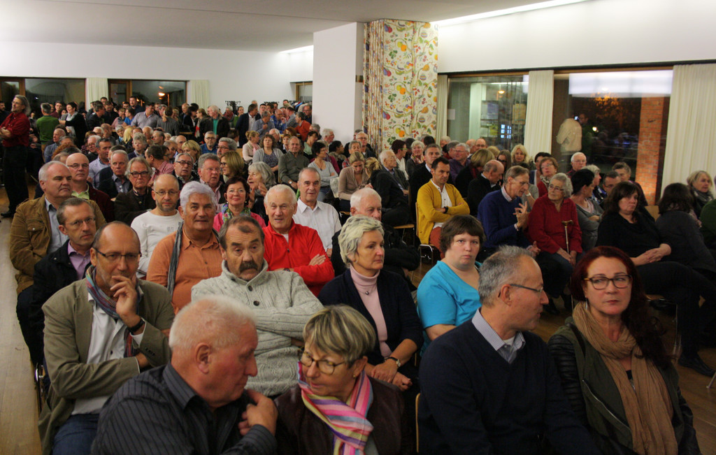 Volksabstimmung B__RGERVERSAMMLUNG Pfarrheim 05-11-2015 _18_.JPG