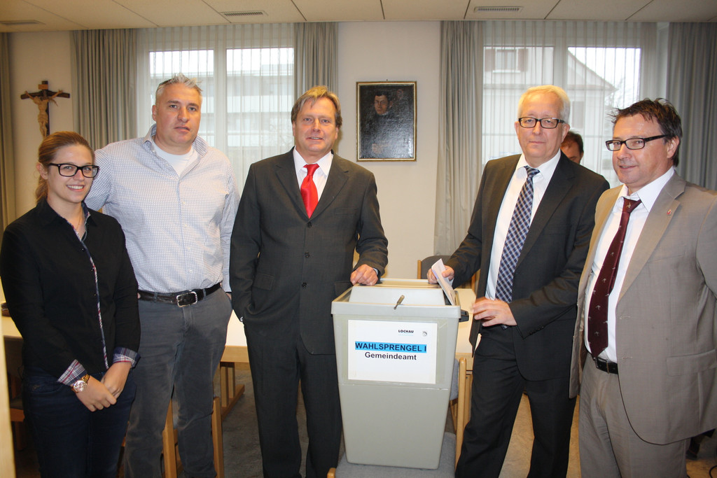Volksabstimmung Gemeindeamt WAHLTAG PARTEIEN 29-11-2015 _1_.JPG