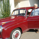 Herbert Rauch mit seinem Morris.JPG