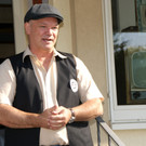 Herwig B__sch begr____t seine G__ste im Radiomuseum.JPG