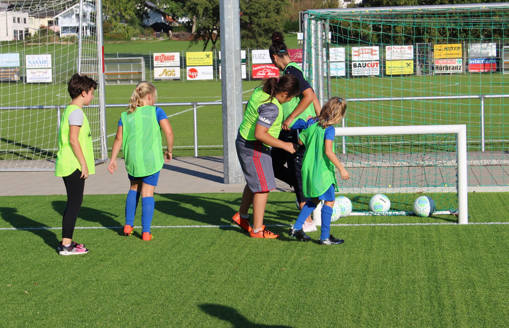 Fu__ball H__RBRANZ M__dchen an den Ball 21-09-2018 _7_.JPG