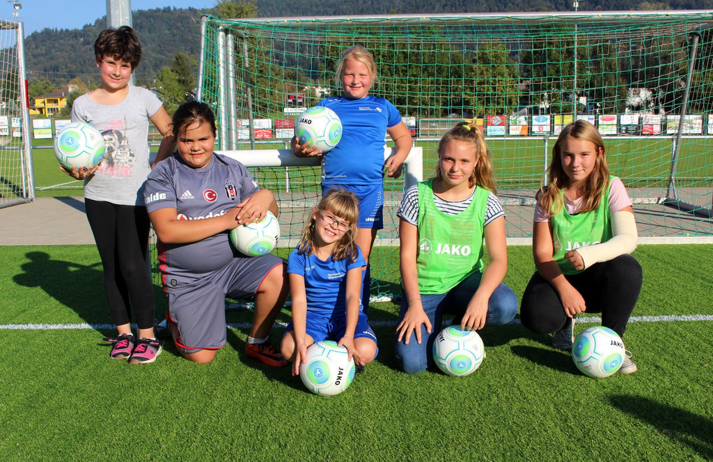 Fu__ball H__RBRANZ M__dchen an den Ball 21-09-2018 _2_.JPG