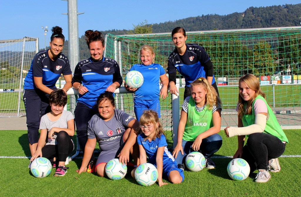 Fu__ball H__RBRANZ M__dchen an den Ball 21-09-2018 _1_.JPG
