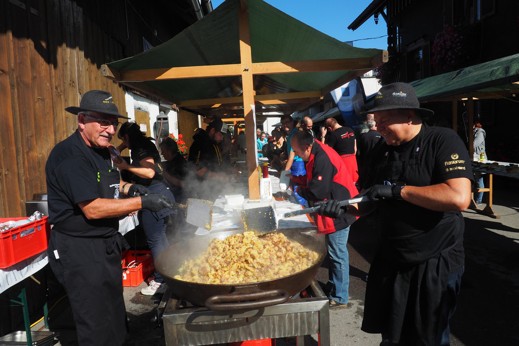 P9300366 Groesti von den Schneggahueslern.JPG