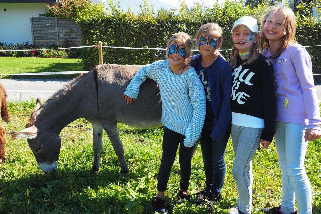 P9300435 Jana Lina Lea und Eva.JPG