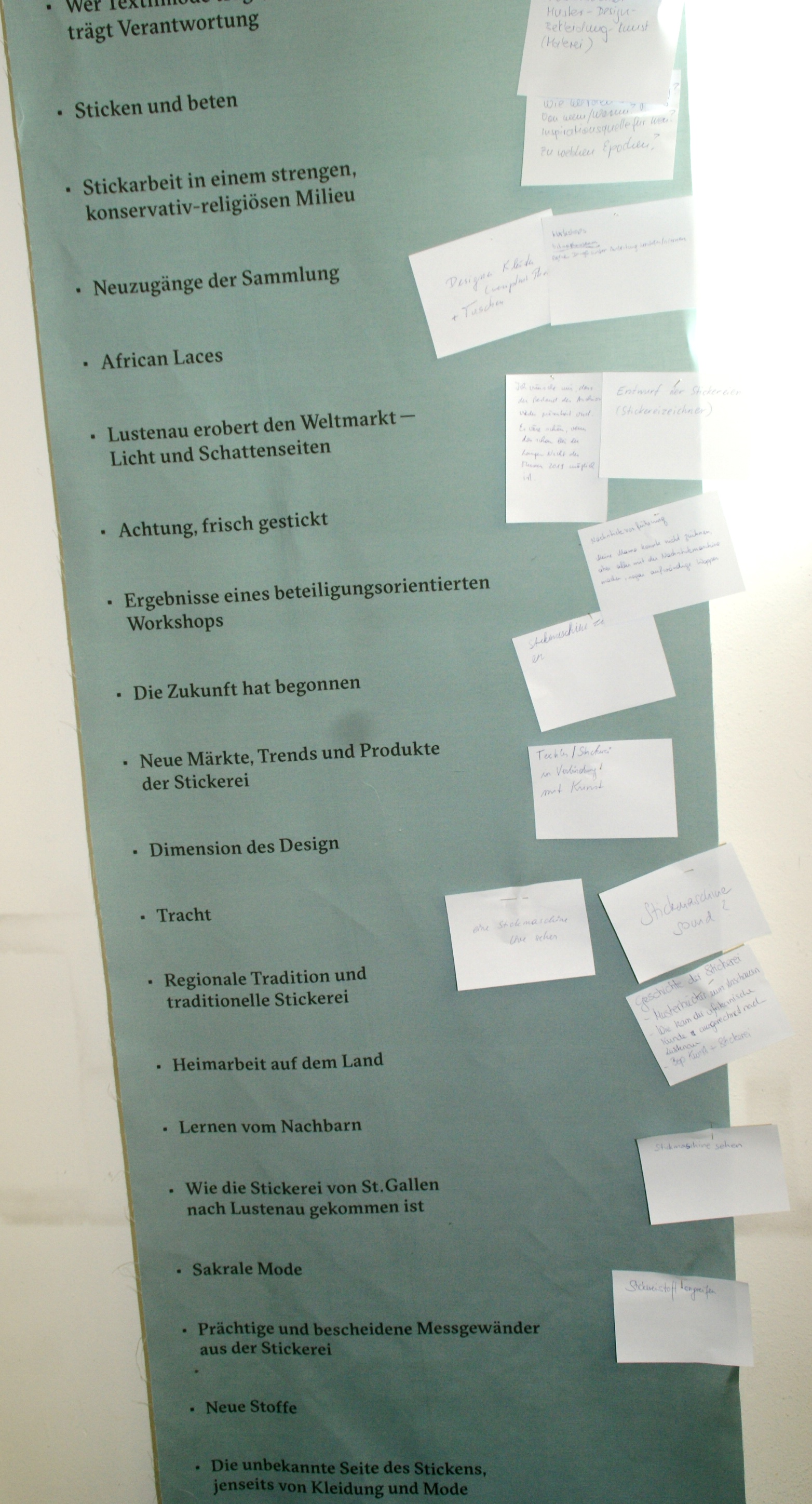 Die Besucher konnten ihre W__nsche notieren.JPG