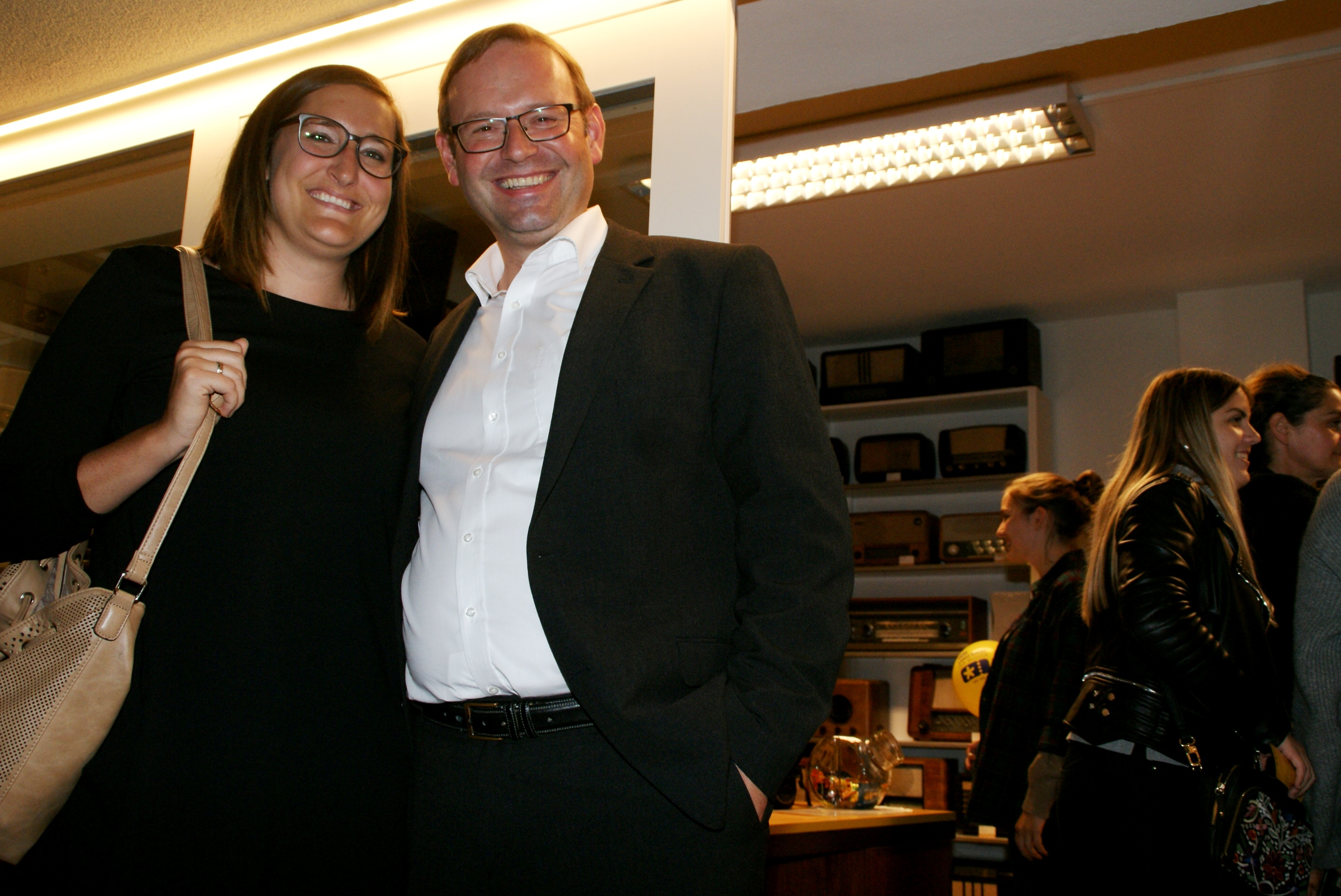 Julia Bickel_ Daniel Steinhofer vor dem Radiomuseum.JPG