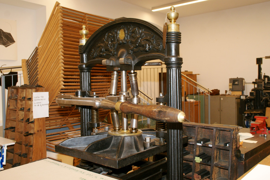 Kniehebelpresse 1850.JPG