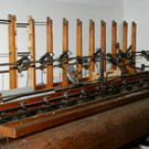 Spulmaschine aus den 1920er Jahren.JPG