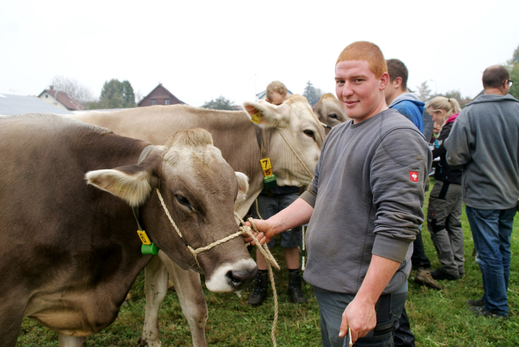 Andreas mit Milchkuh Laus.JPG
