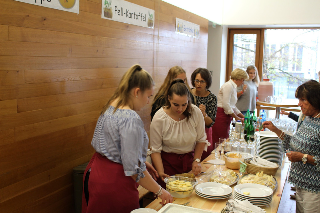 Lochau Kartoffeltag Missionskreis der Pfarre 21-10-2018 _5_.JPG