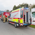 Alkolenker kracht in Nenzing in Baum - Beifahrer im Krankenhaus