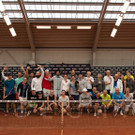 Tennis: Promis gegen Profis