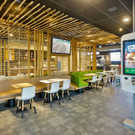 McDonalds_Oesterreich_Eroeffnung_Seestadt_Bild_04_Restaurantbereich_mit_Kiosk_Interior.jpg