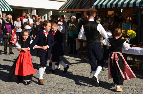 Klostertalmarkt in Bludenz Kindertrachtengruppe Bludenz _5_.jpg