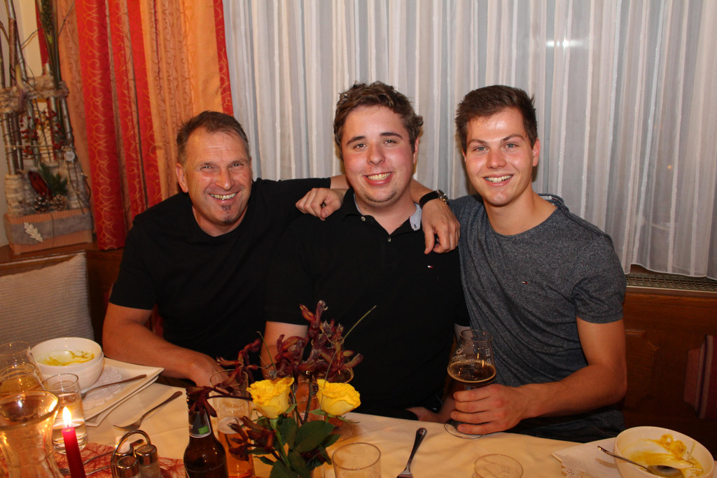 bild 12 -  Wolfgang Manuel und Daniel genossen das Bierkulinarium.JPG