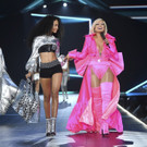 2018_Victoria_27s_Secret_Fashion_Show_-_Runway_84645.jpg