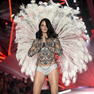 2018_Victoria_27s_Secret_Fashion_Show_-_Runway_57769.jpg