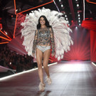 2018_Victoria_27s_Secret_Fashion_Show_-_Runway_56160.jpg