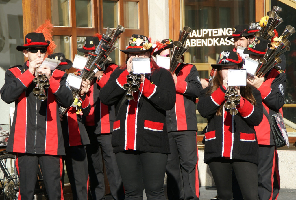Die Schalmeier haben einen langen Fasching vor sich.JPG