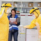 7_Ausschleusen_der_Mitarbeitenden_unter_Anweisung_Hygieneteam_3.jpg