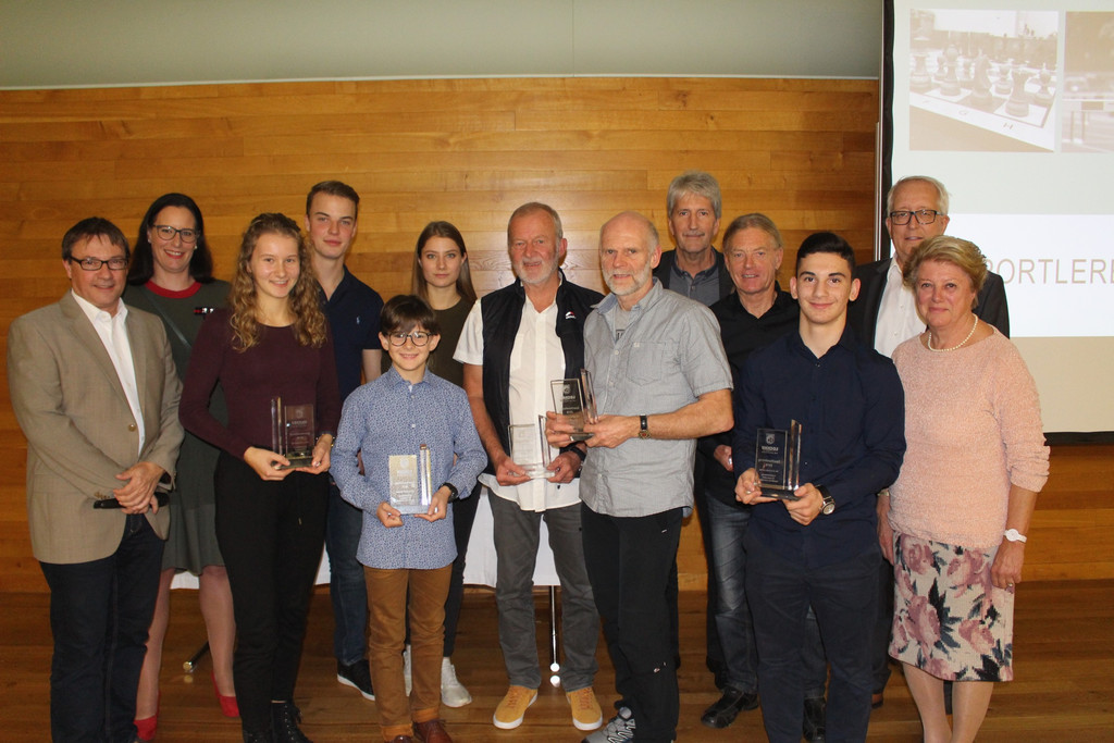 Sportlerehrung B GRUPPENFOTOS offiziell 09-11-2018 _4_.JPG
