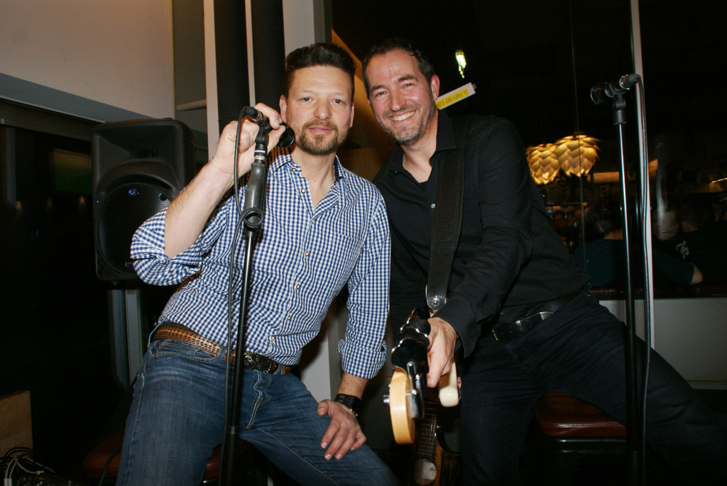 # Titelbild Azzurra -Tequila Sharks Duo.JPG