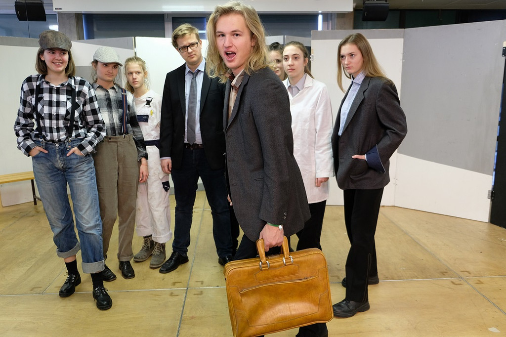 Der Besuch der alten Dame_verkleinert.jpg