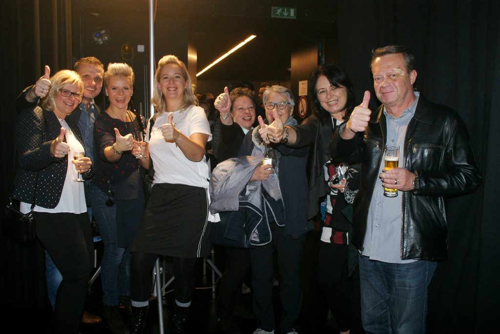 Beste Stimmung hinter der B__hne.JPG