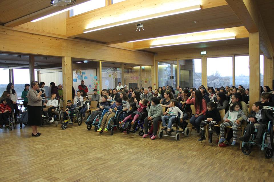 151208 Emili Aregak 12360203_446888992181242_8911519885586060514_n.jpg