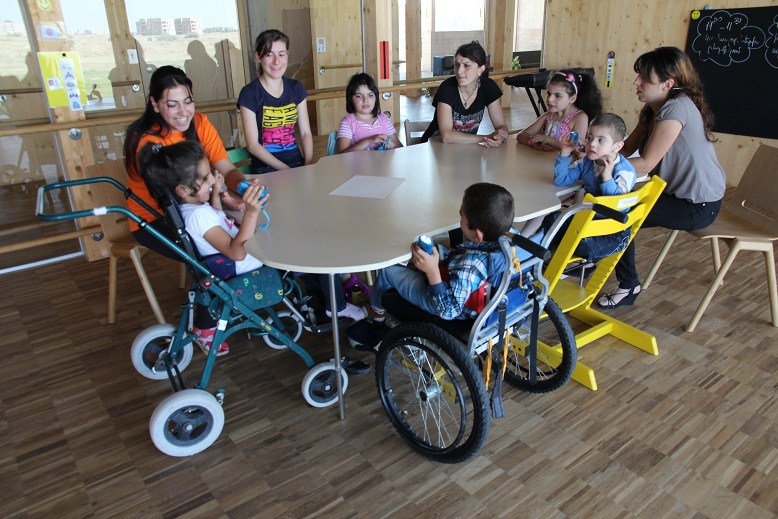 150925 AM Kinder der Tagesst__tte Emils Kleine Sonne in Gyumri _3_.JPG