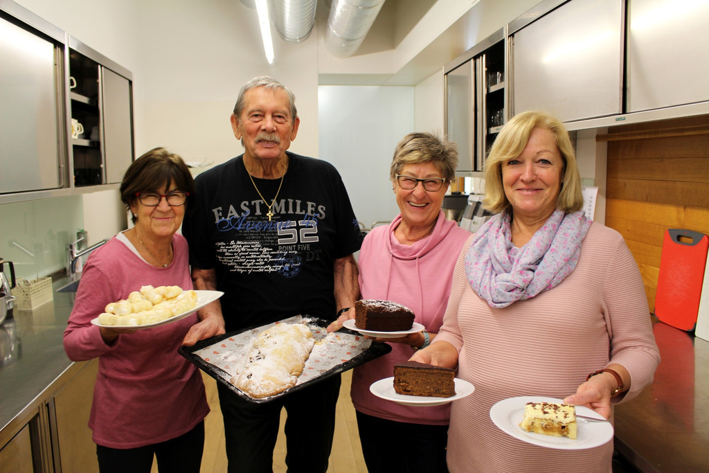 Adventkranzbinden MISSIONSKREIS der Pfarre 28-11-2018 _11_.JPG