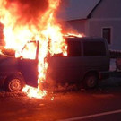 Bilder des brennenden Fahrzeuges 