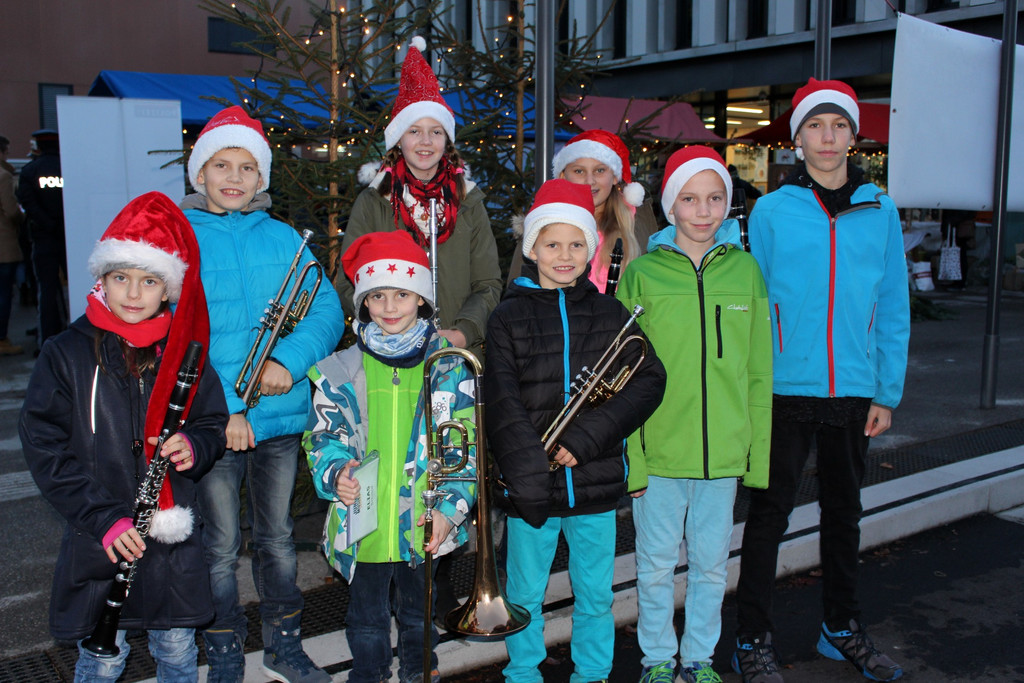 Adventzauber ILLUMINIERUNG mit Weihnachtsmarkt 01-12-2018 _1_.JPG