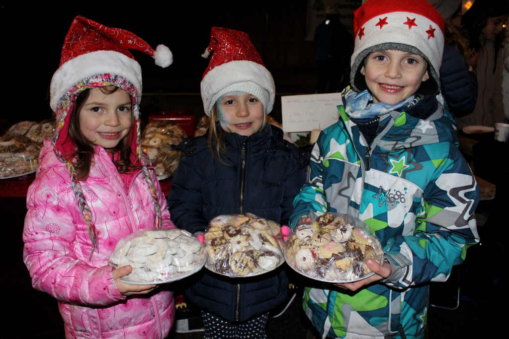 Adventzauber ILLUMINIERUNG mit Weihnachtsmarkt 01-12-2018 _18_.JPG