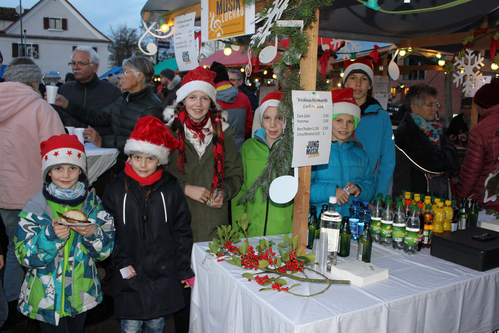 Adventzauber ILLUMINIERUNG mit Weihnachtsmarkt 01-12-2018 _5_.JPG