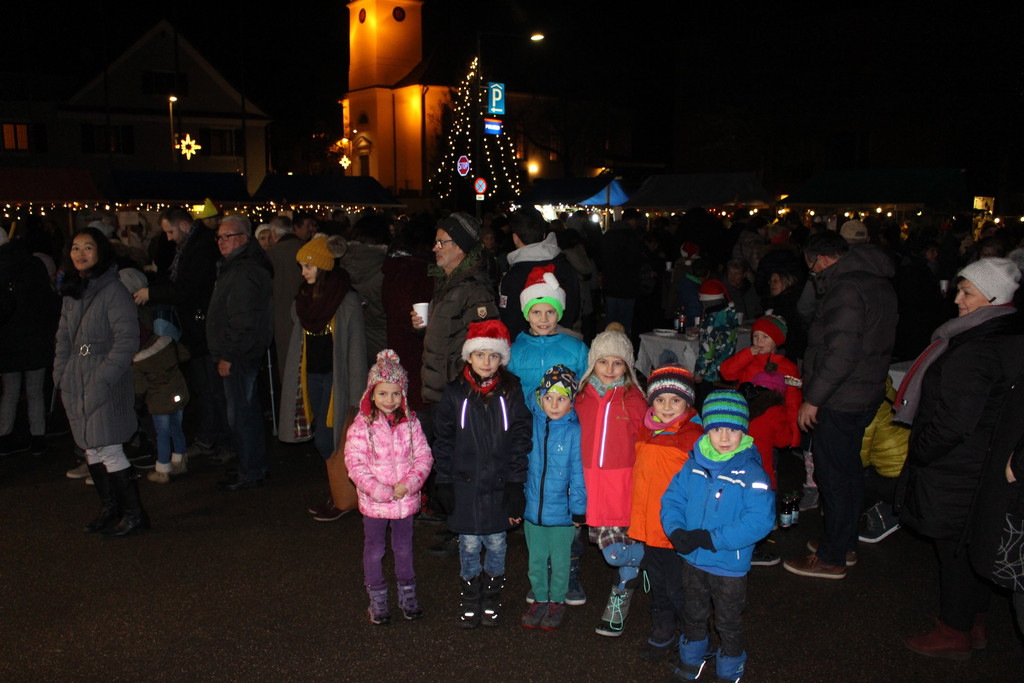 Adventzauber ILLUMINIERUNG mit Weihnachtsmarkt 01-12-2018 _25_.JPG